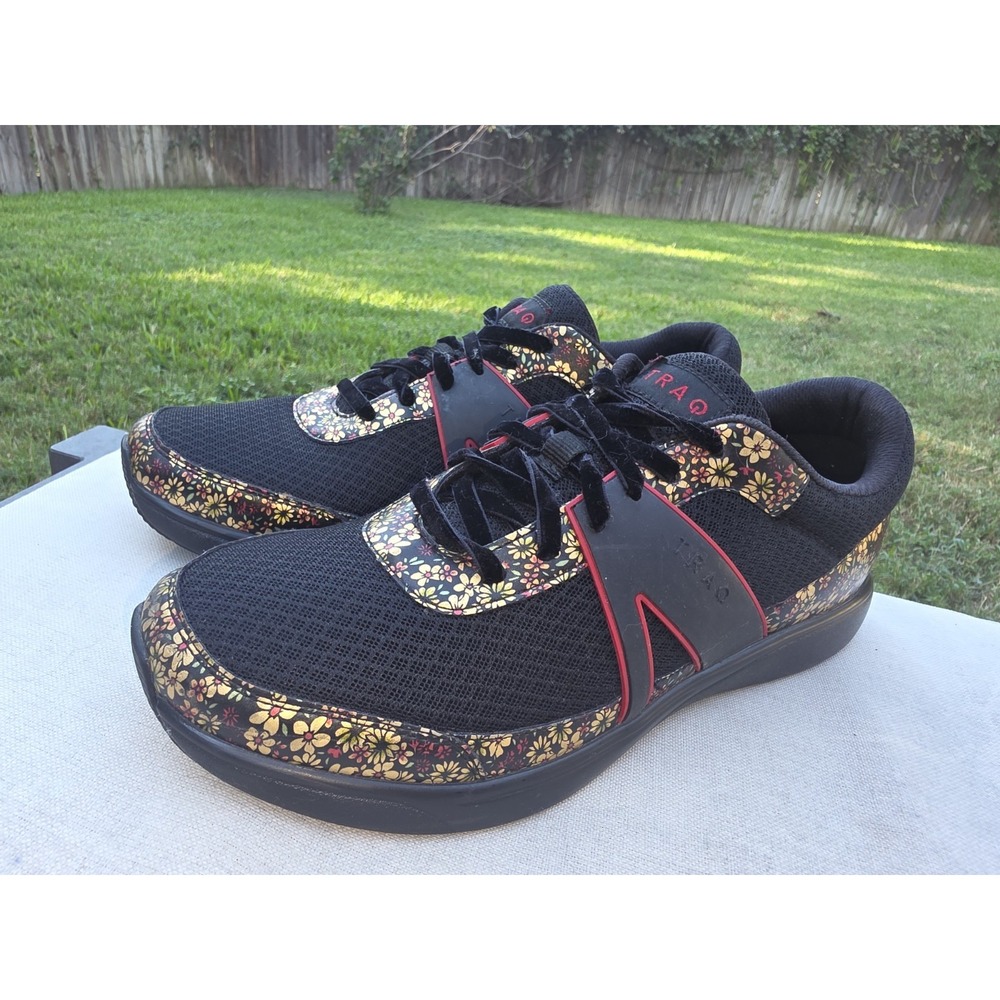 Alegria's TRAQ Qarma Smart Sneaker in Pretty Things Velvet Laces Size 9